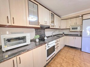 Fridge, microwave, oven, coffee/tea maker