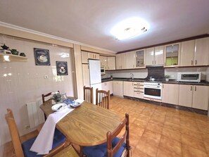 Fridge, microwave, oven, coffee/tea maker