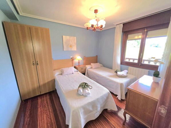 3 bedrooms, iron/ironing board, free WiFi, bed sheets