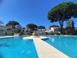 Unclassified image, 3 of 37, button - Townhouse in Elviria with pool, Wi-Fi, barbecue and private terrace (Marbella)