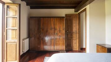 4 chambres, fer et planche à repasser, Wi-Fi gratuit, draps fournis