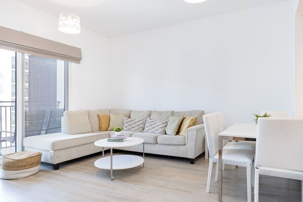 Apartment, 2 Bedrooms, Balcony, City View | Living area