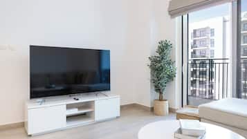 Apartment, 2 Bedrooms, Balcony, City View | Living area