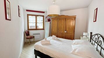 2 chambres, lit parapluie, accès Internet, draps fournis