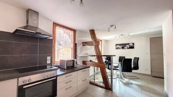 KĂŒhlschrank, Mikrowelle, Ofen, Herdplatte