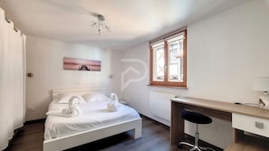 1 sovrum, strykjärn/strykbräda, internet och sängkläder