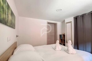 2 slaapkamers, een strijkplank/strijkijzer, wifi, beddengoed