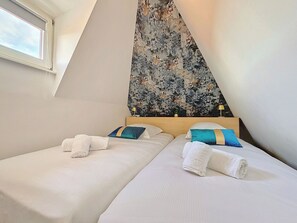 2 bedrooms, travel cot, WiFi