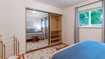 3 bedrooms, iron/ironing board, travel cot, WiFi