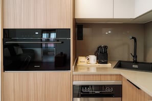 Apartment, 1 Bedroom | Private kitchen | Fridge, microwave, oven, dishwasher