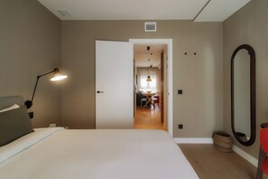 Espace de travail pour ordinateur portable, lits bébé (gratuits)