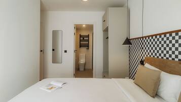 Apartment, 3 Bedrooms | 2 bedrooms, laptop workspace, free cots/infant beds, free WiFi