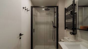 Apartemen, 3 kamar tidur | Kamar mandi | Shower, pengering rambut, handuk, dan sabun