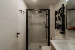 Apartment, 3 Bedrooms | Bathroom | Shower, hair dryer, towels, soap - Via Monte Apartments by Olala Homes (Madrid)