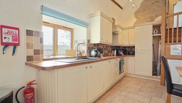 House | Private kitchen | Microwave, oven, stovetop, electric kettle