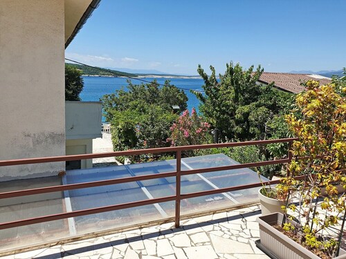 Apartment Devcic - 40 m from the sea, pet-friendly, private terrace, outdoor shower, BBQ
