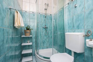 Shower, hair dryer, towels - Apartment Andjelko - sea view, 60 meters from the sea, pet-friendly, with balcony and terrace, free parking (Šilo)