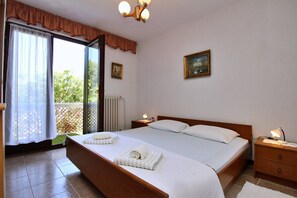 2 habitaciones, tabla de planchar con plancha, wifi y ropa de cama