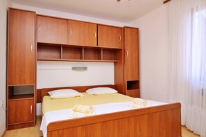 1 bedroom, iron/ironing board, WiFi, bed sheets