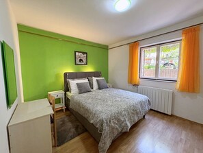 2 slaapkamers, een strijkplank/strijkijzer, wifi, beddengoed