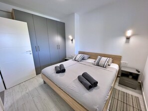 2 bedrooms, iron/ironing board, WiFi, bed sheets