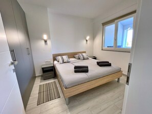 2 chambres, fer et planche à repasser, Wi-Fi, draps fournis