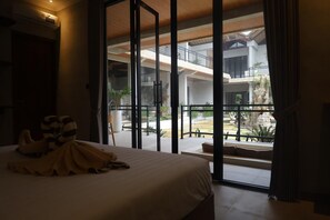 Kamar Double Deluks, pemandangan kolam renang | Brankas dan Wi-Fi gratis