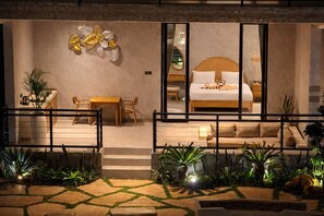 Quarto casal luxo, vista para a piscina | Frigobar, cofres nos quartos, Wi-Fi de cortesia