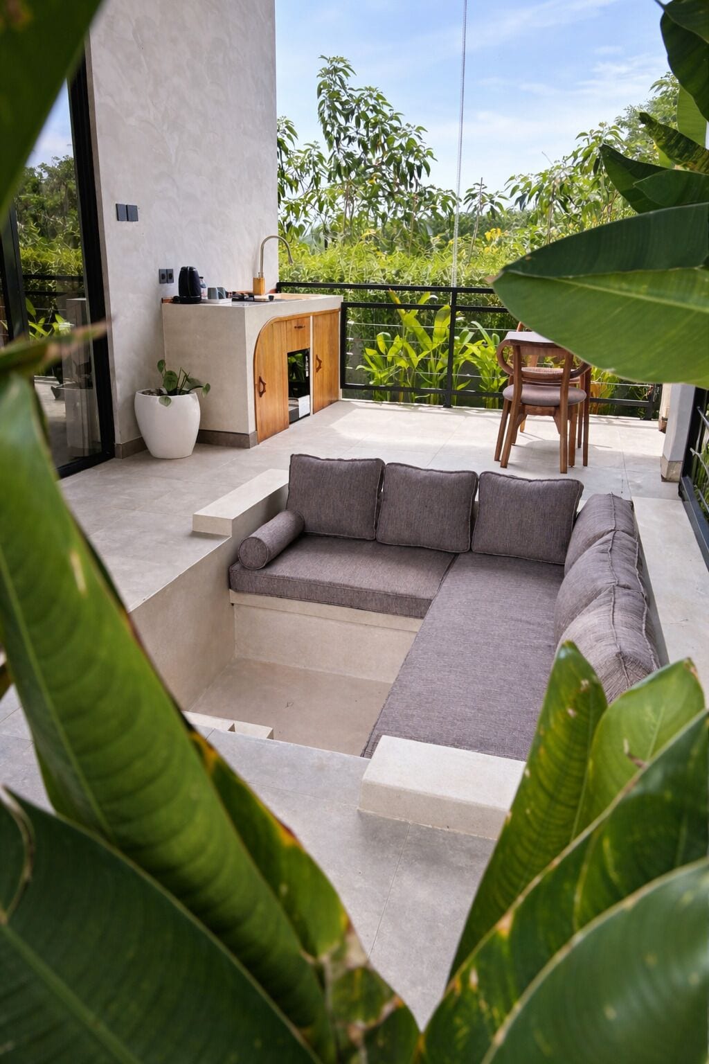 Quarto casal superior, 1 quarto, vista para a piscina | Cozinha privada | Frigobar, chaleira elétrica