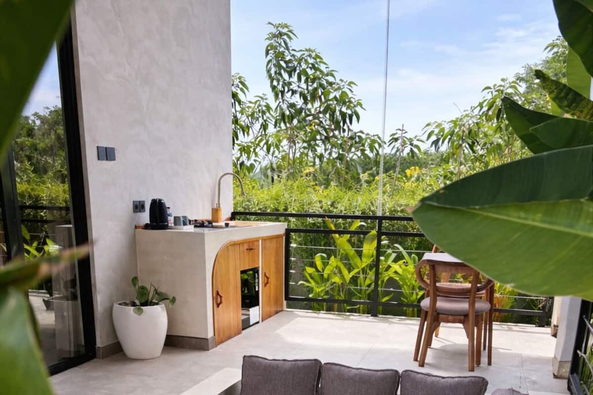 Quarto casal superior, 1 quarto, vista para a piscina | Cozinha privada | Frigobar, chaleira elétrica