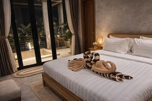 Superior tweepersoonskamer, 1 slaapkamer, uitzicht op zwembad | Luxe beddengoed, een minibar, een kluis op de kamer, gratis wifi
