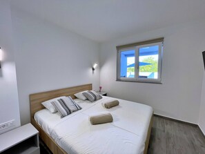 2 chambres, fer et planche à repasser, Wi-Fi, draps fournis
