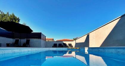 Luxury Apartment Bonum - modern, luxury, private swimming pool, terrace, air conditioning, private parking, washing machine