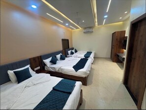 Triple Room | Free WiFi - Hotel Tulsi Inn (Ellora)