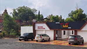 A hotel named Tulsi Inn with a sign indicating family rooms and non-AC cottage accommodations. - Hotel Tulsi Inn (Ellora)