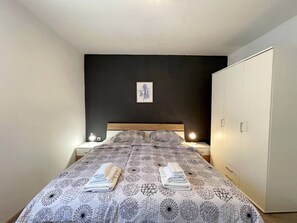 2 bedrooms, iron/ironing board, WiFi, bed sheets