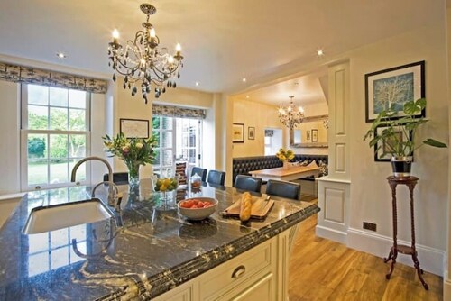 The Norfolk Farmhouse nr coast with hot-tub