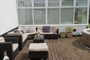 Terrace/patio - The Norfolk Farmhouse nr coast with hot-tub (North Walsham)