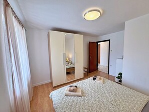 2 bedrooms, WiFi, bed sheets