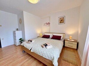 2 makuuhuonetta, Wi-Fi, vuodevaatteet