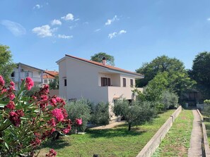 Exterior - Apartment Dunato I - 310 m from the sea, ground floor, terrace, BBQ, washing machine (Šilo)