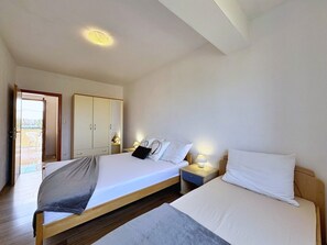 1 bedroom, WiFi, bed sheets - Apartment Dunato I - with sea view, 310 m from the sea, balcony, air conditioning, BBQ (Šilo)