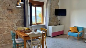 Dining - Apartment Gorisek - seafront, 10 m from sea, sea view, private terrace, parking (Silo)