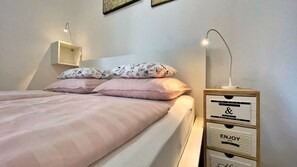 1 bedroom, WiFi, bed sheets