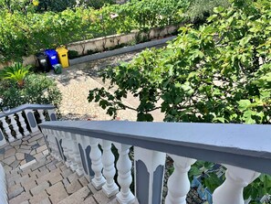 Property grounds - Apartment Horvat - 210 m from the sea, terrace, sea view, first floor, BBQ, free parking (Šilo)