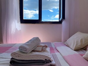 1 bedroom, iron/ironing board, WiFi, bed sheets - Apartment Horvat - 210 m from the sea, terrace, sea view, first floor, BBQ, free parking (Šilo)