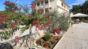 Exterior - Apartment Ivanka - 200 m from sea, close to beach, private parking, terrace (Soline)
