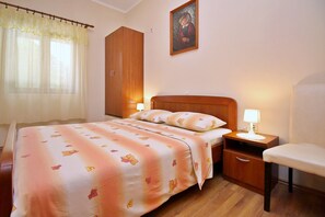 2 bedrooms, WiFi, bed sheets - Apartment Ivanka - 180 m from sea, close to beach, private parking, terrace (Soline)