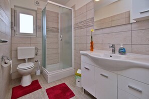 Shower, towels