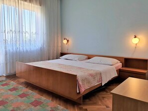 3 bedrooms, WiFi, bed sheets